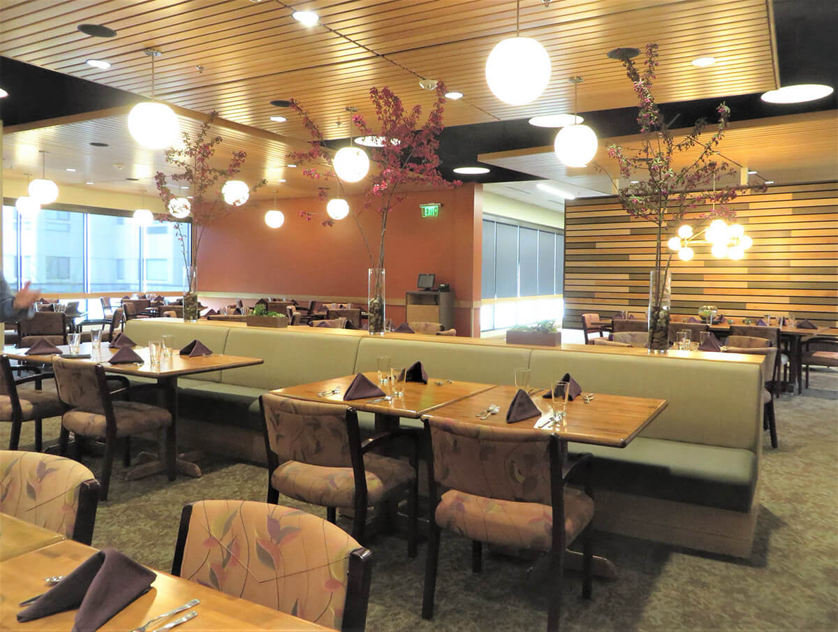 The White Oak Grill dining room